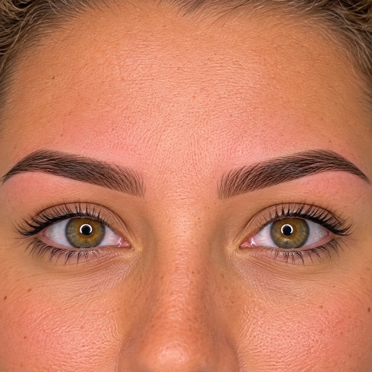 Browlift : détail de la mise en beauté Maison Beauté by Aoitef à Toulon
